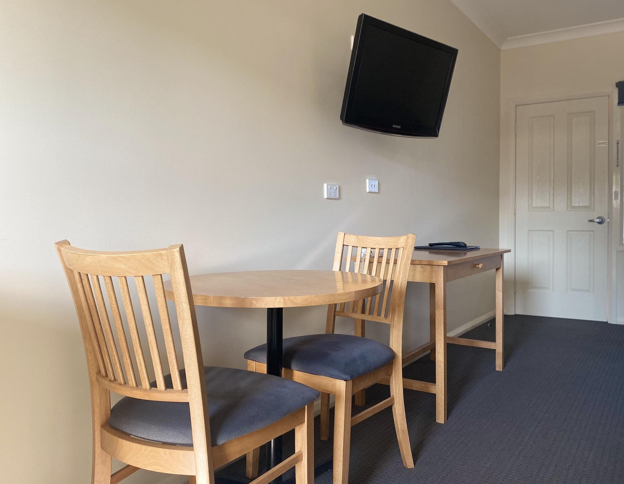 Comfort Inn Bishops Lodge Хей Екстериор снимка