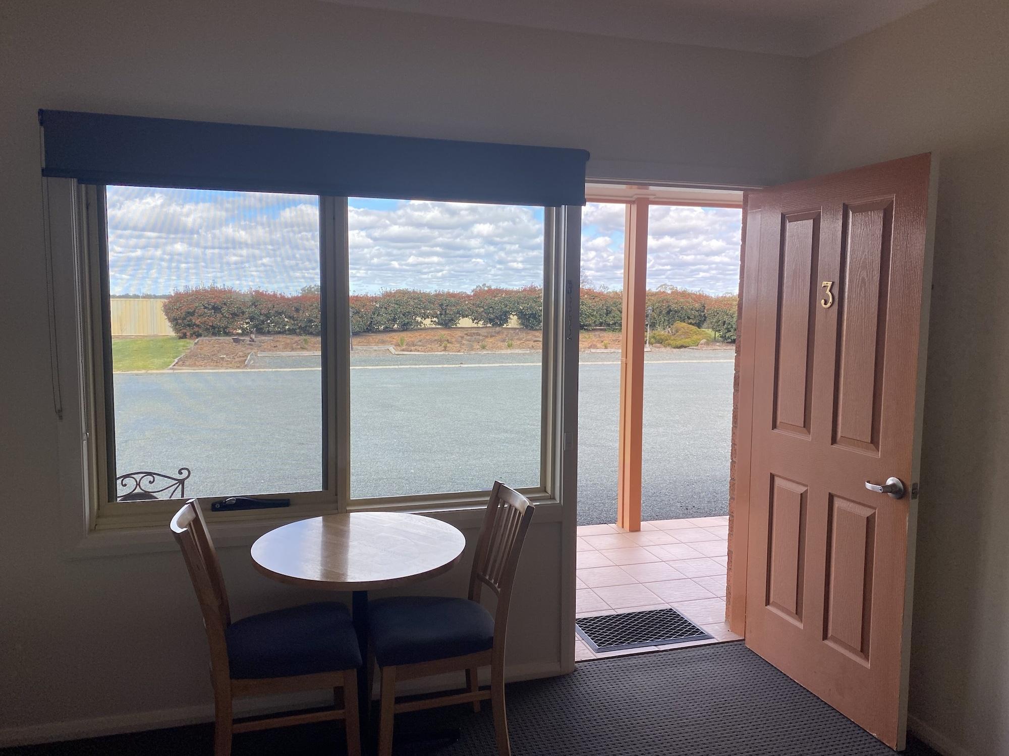 Comfort Inn Bishops Lodge Хей Екстериор снимка