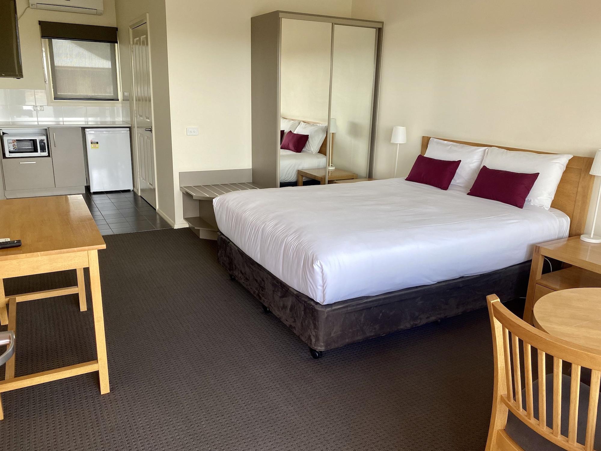 Comfort Inn Bishops Lodge Хей Екстериор снимка