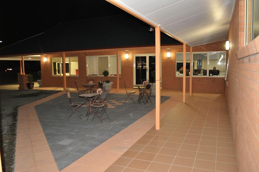 Comfort Inn Bishops Lodge Хей Екстериор снимка