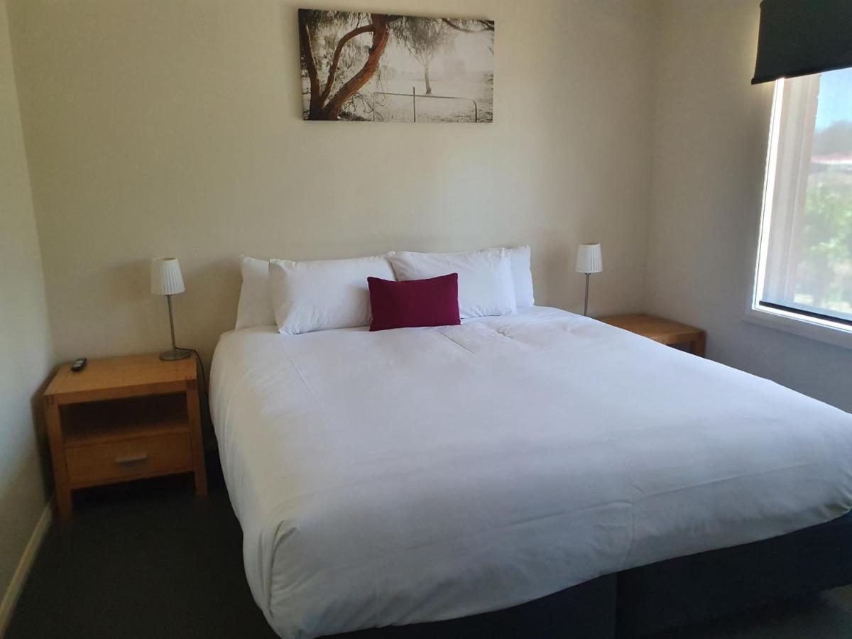 Comfort Inn Bishops Lodge Хей Екстериор снимка