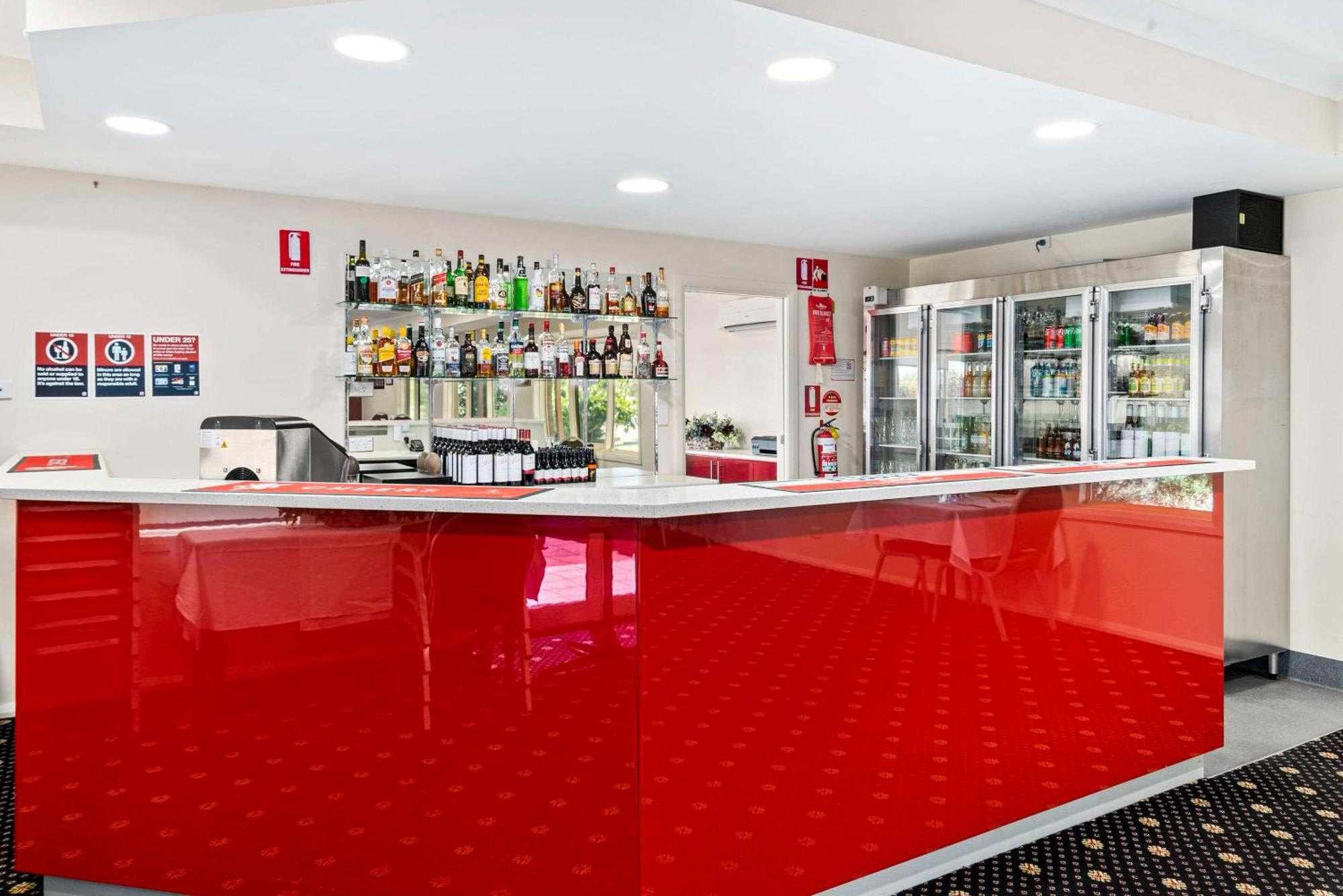 Comfort Inn Bishops Lodge Хей Екстериор снимка