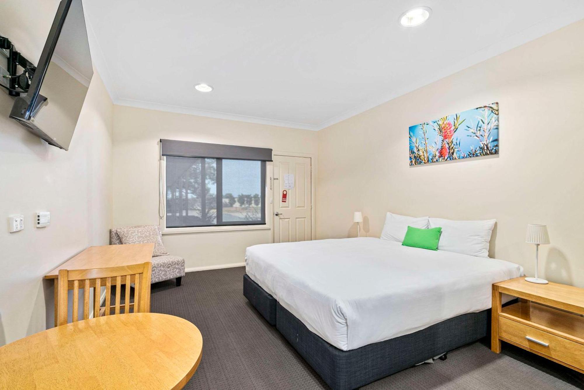 Comfort Inn Bishops Lodge Хей Екстериор снимка