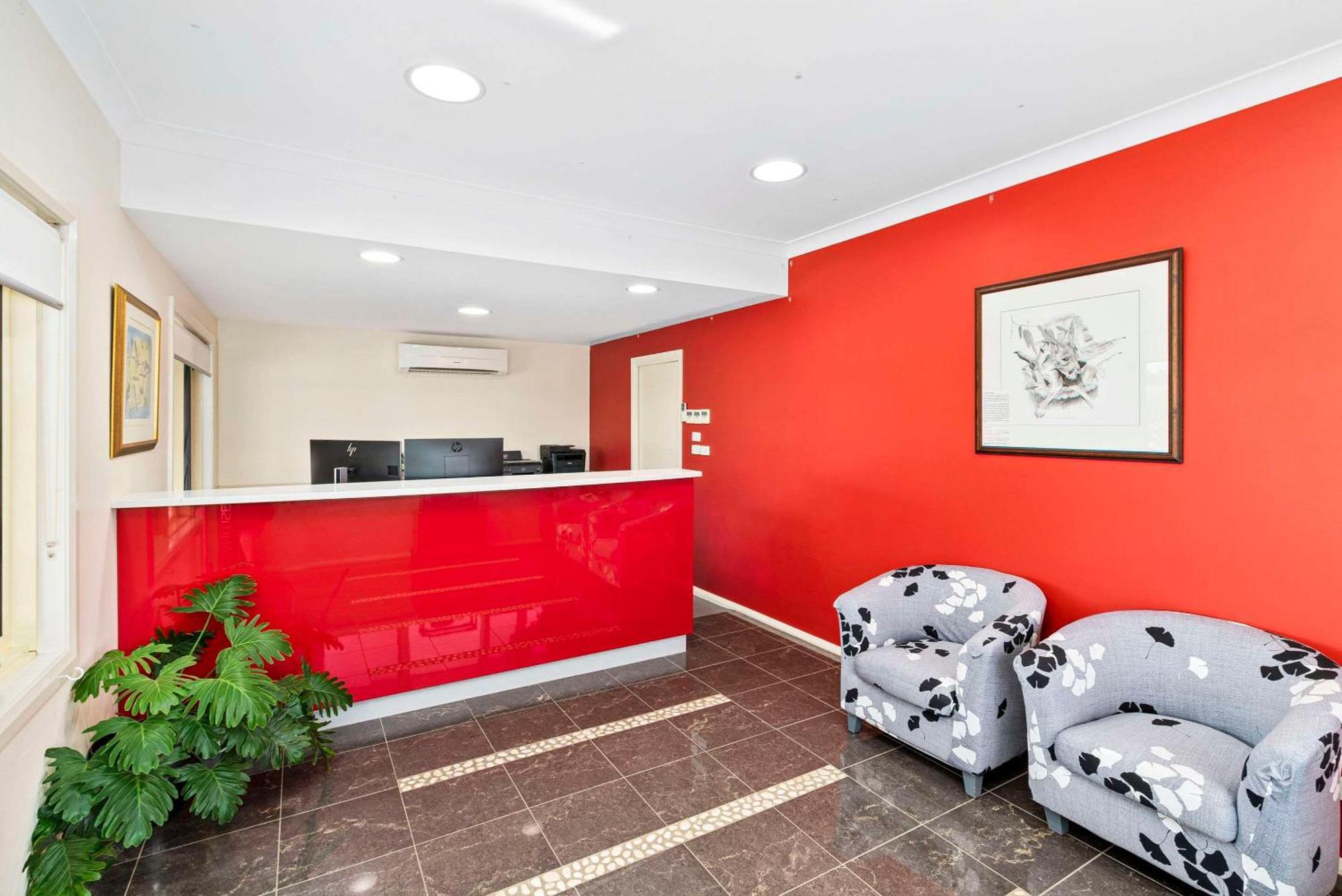 Comfort Inn Bishops Lodge Хей Екстериор снимка