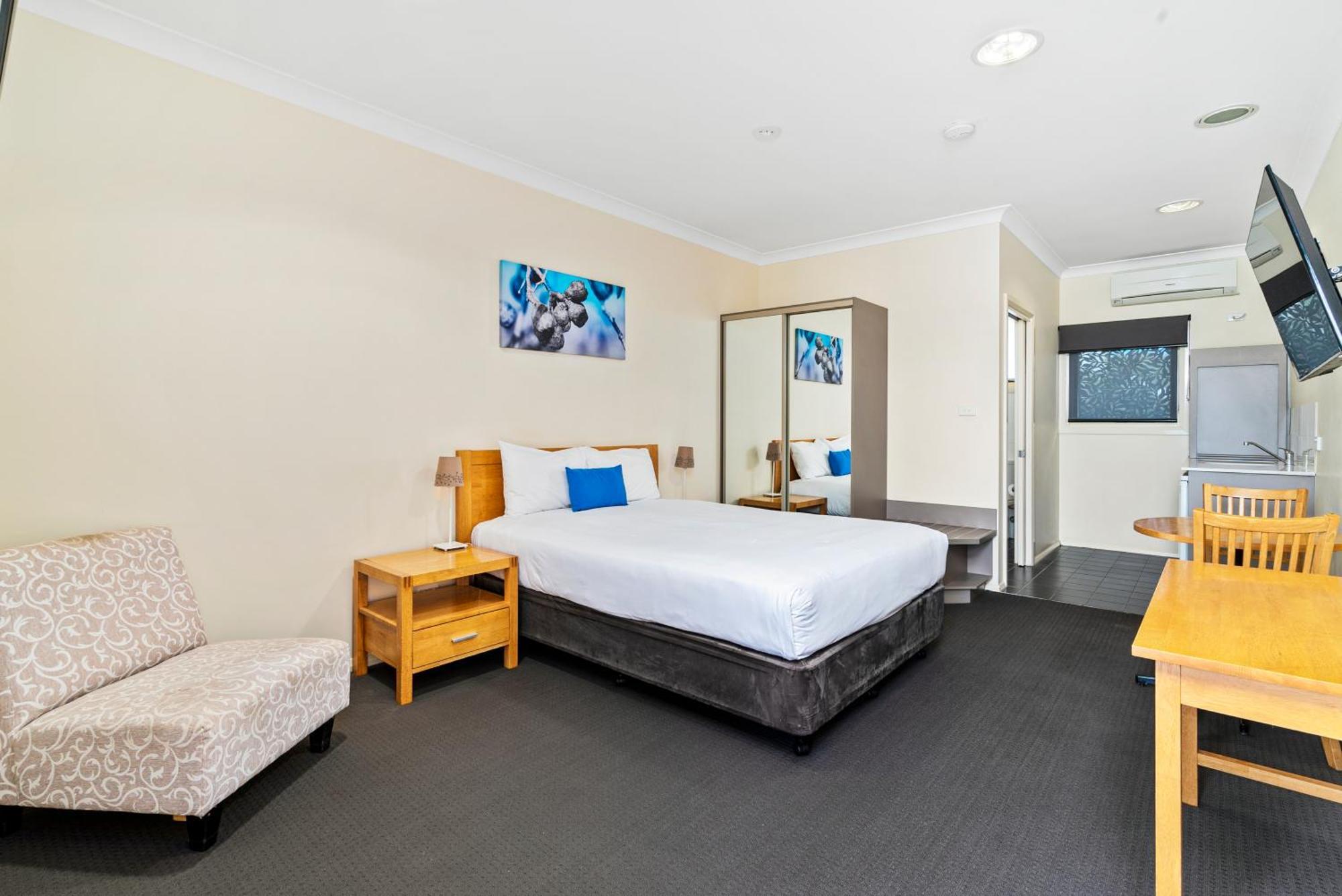 Comfort Inn Bishops Lodge Хей Екстериор снимка