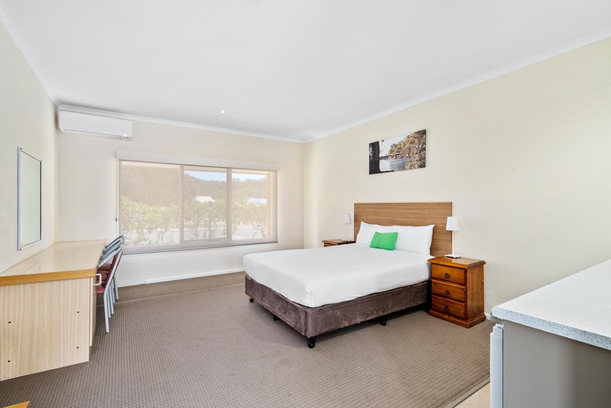 Comfort Inn Bishops Lodge Хей Екстериор снимка