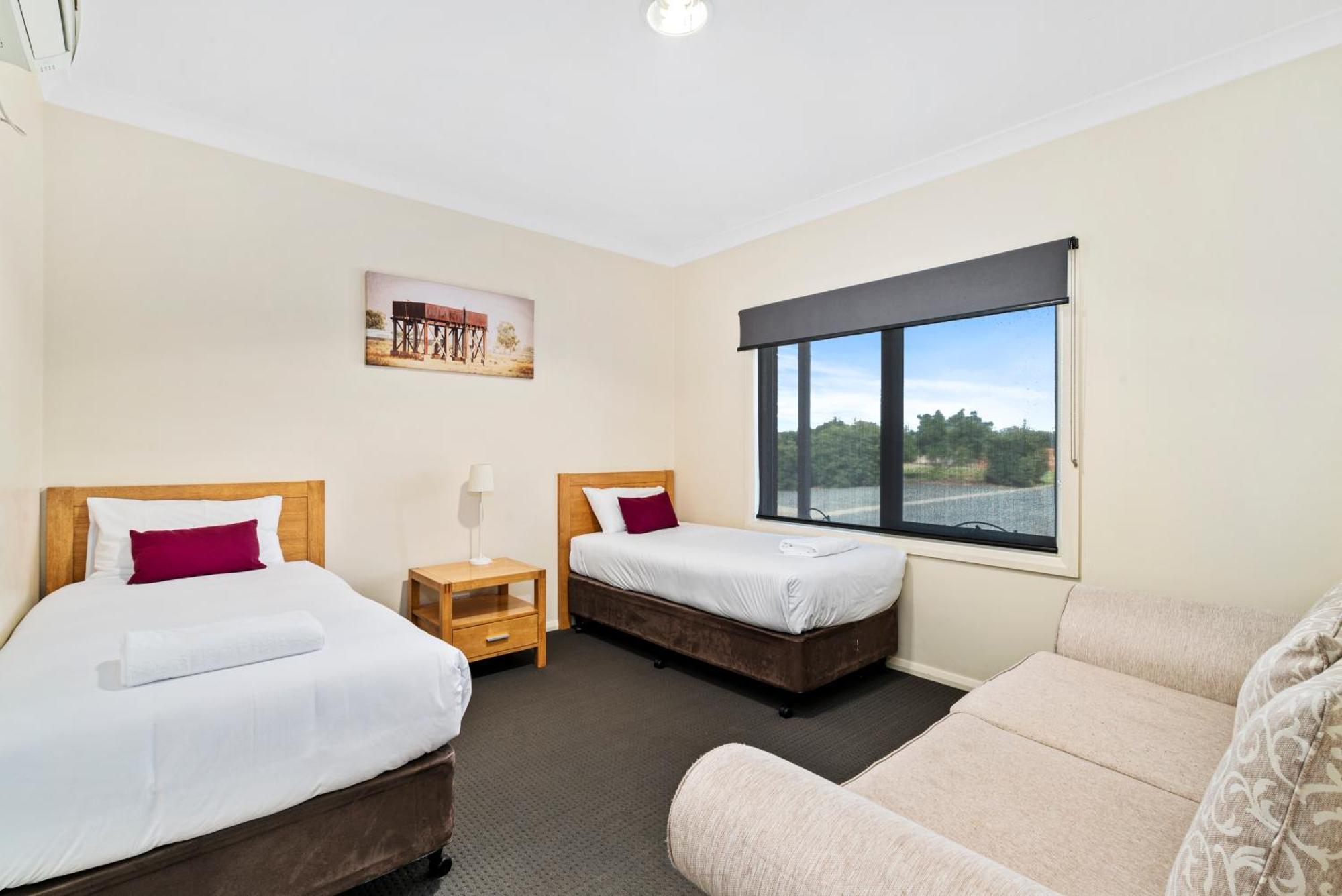 Comfort Inn Bishops Lodge Хей Екстериор снимка