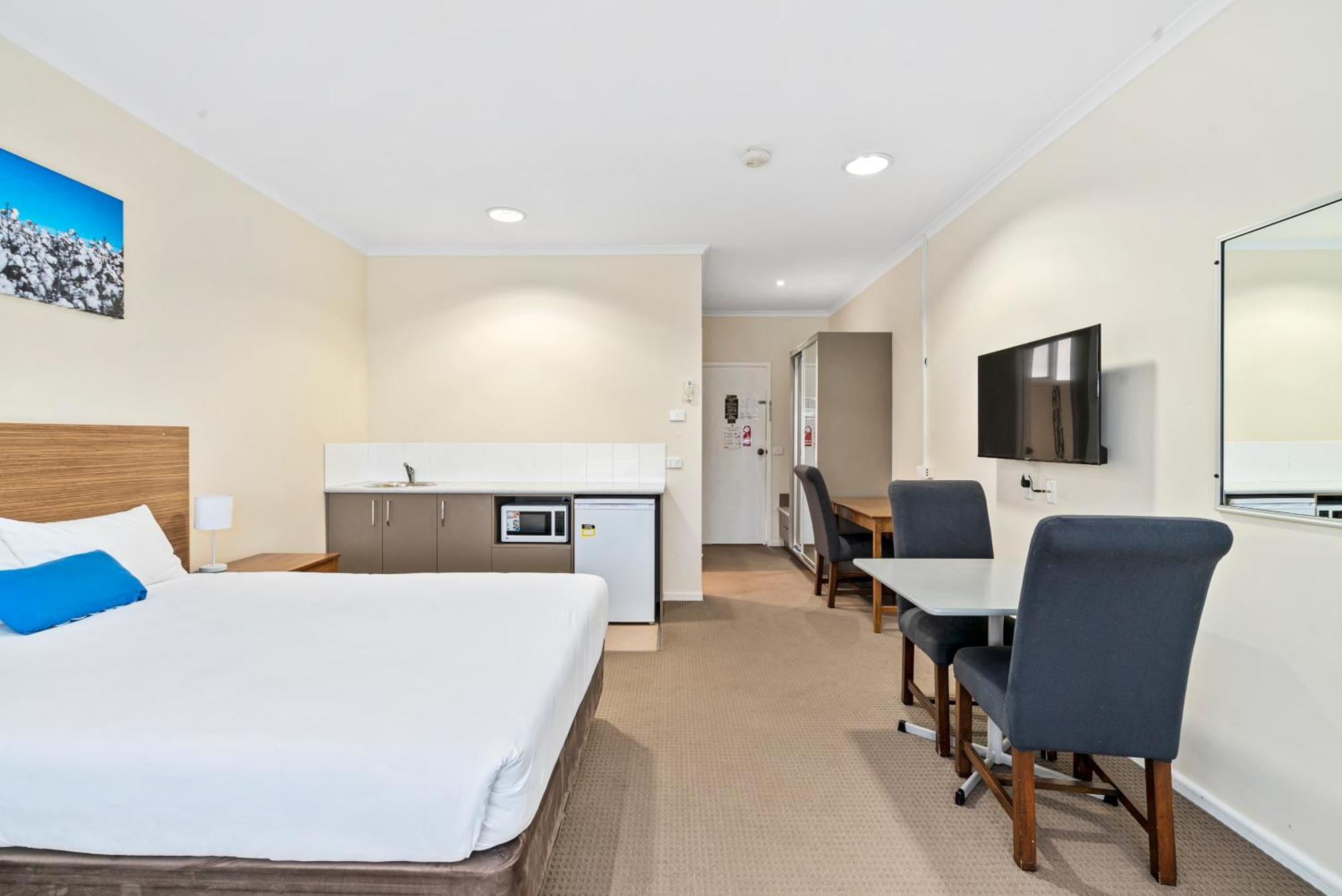 Comfort Inn Bishops Lodge Хей Екстериор снимка
