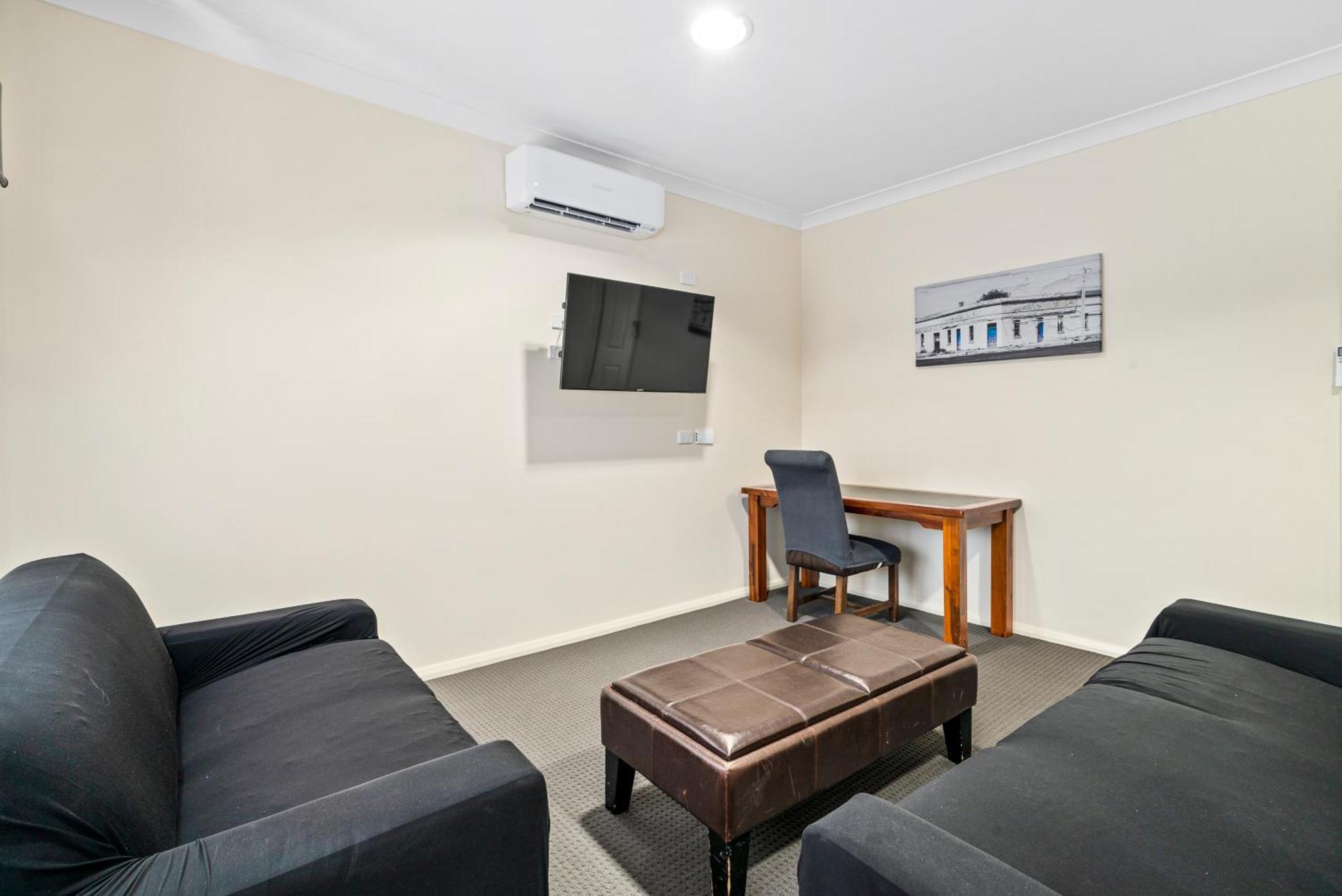 Comfort Inn Bishops Lodge Хей Екстериор снимка