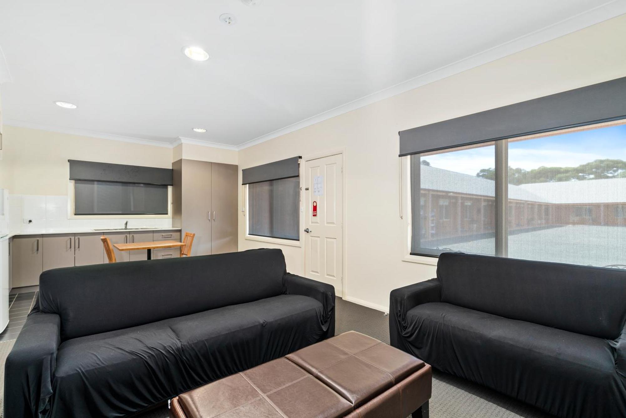 Comfort Inn Bishops Lodge Хей Екстериор снимка