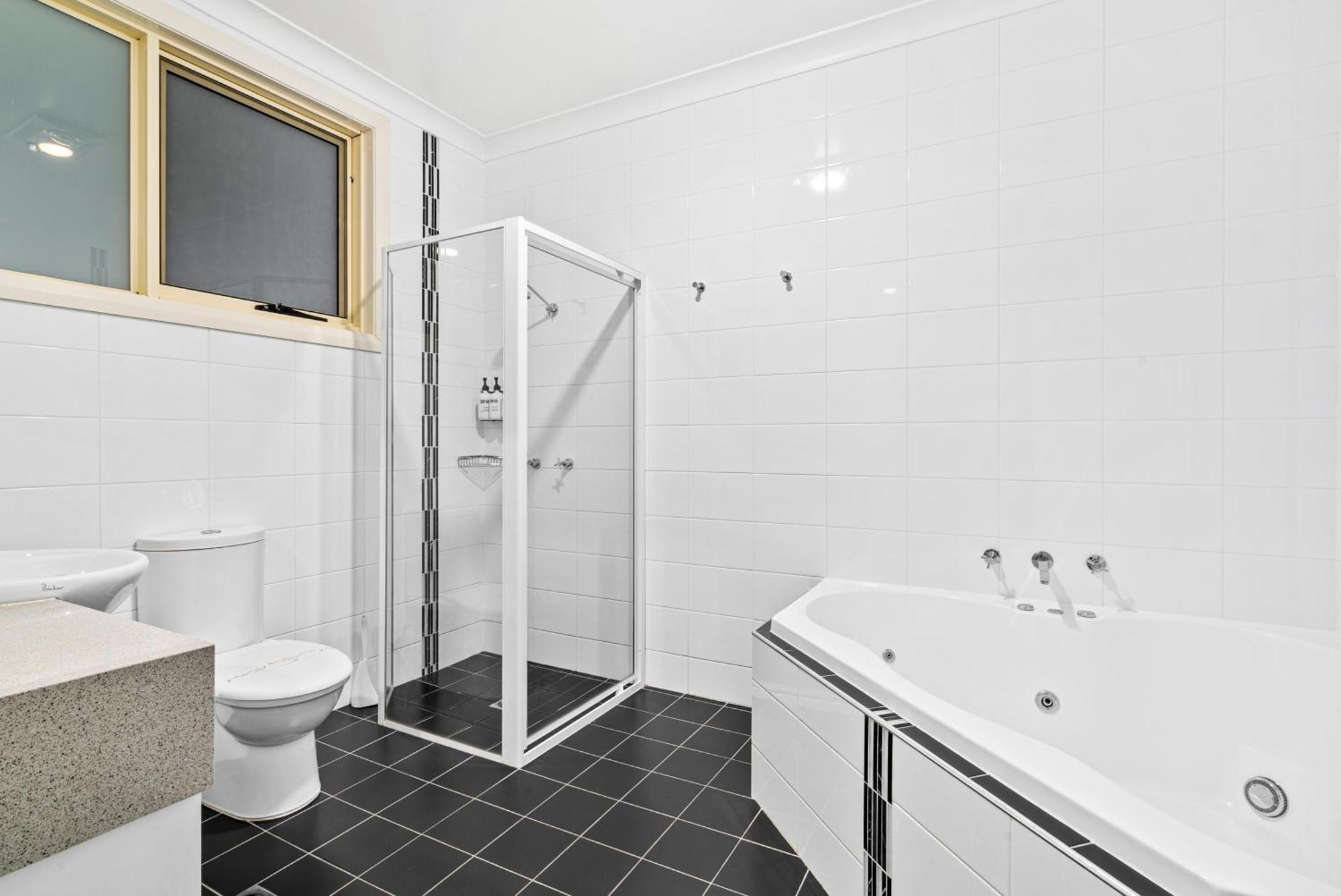 Comfort Inn Bishops Lodge Хей Екстериор снимка
