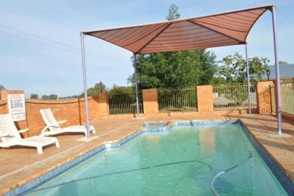 Comfort Inn Bishops Lodge Хей Екстериор снимка