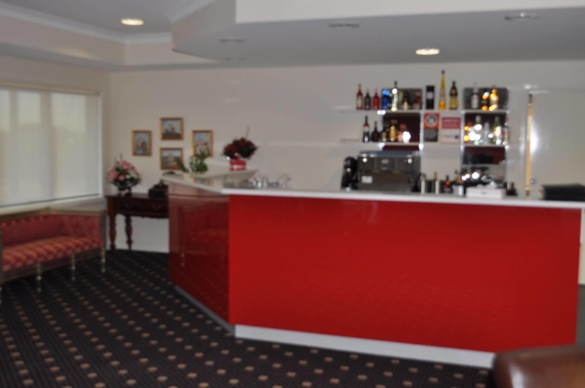 Comfort Inn Bishops Lodge Хей Екстериор снимка