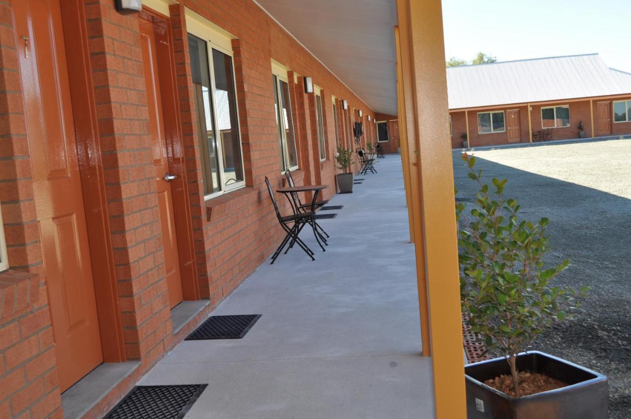 Comfort Inn Bishops Lodge Хей Екстериор снимка